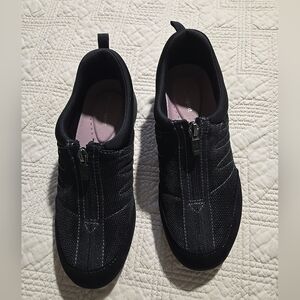 Easy Spirit Womens Black Slip On Zip Top Shoes Size 8W